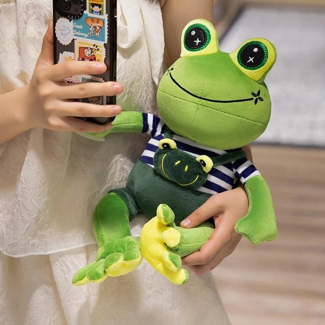 Yiran toy Frosch-Plüschtier, grün, gestreifte Latzhose, 50cm - Bild 1