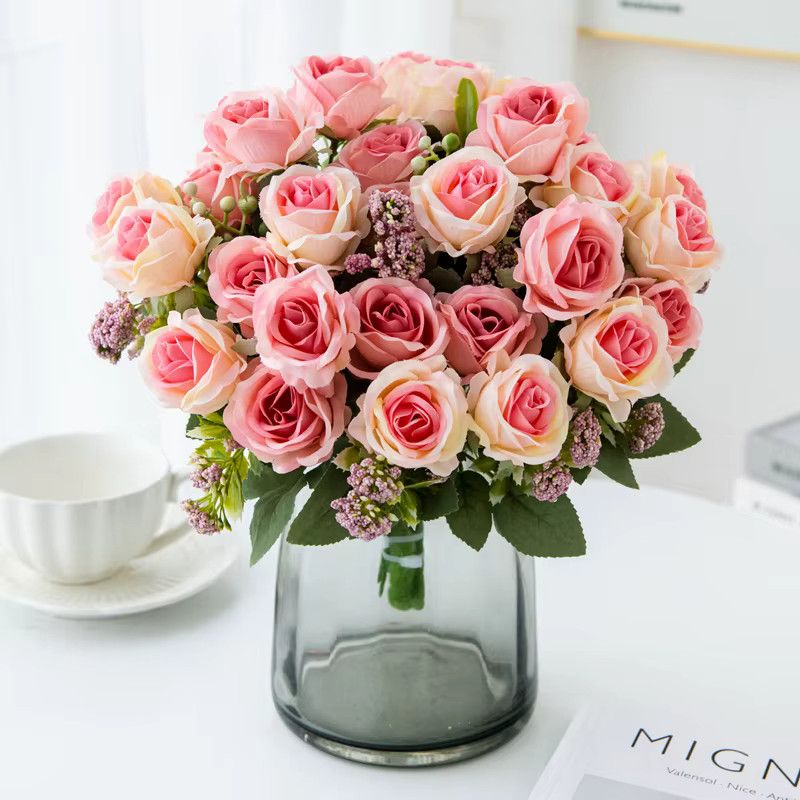 Rotes künstliches Rosenbouquet aus Seide von smr für deine Dekoration bei Hochzeiten oder Weihnachten - Bild 1