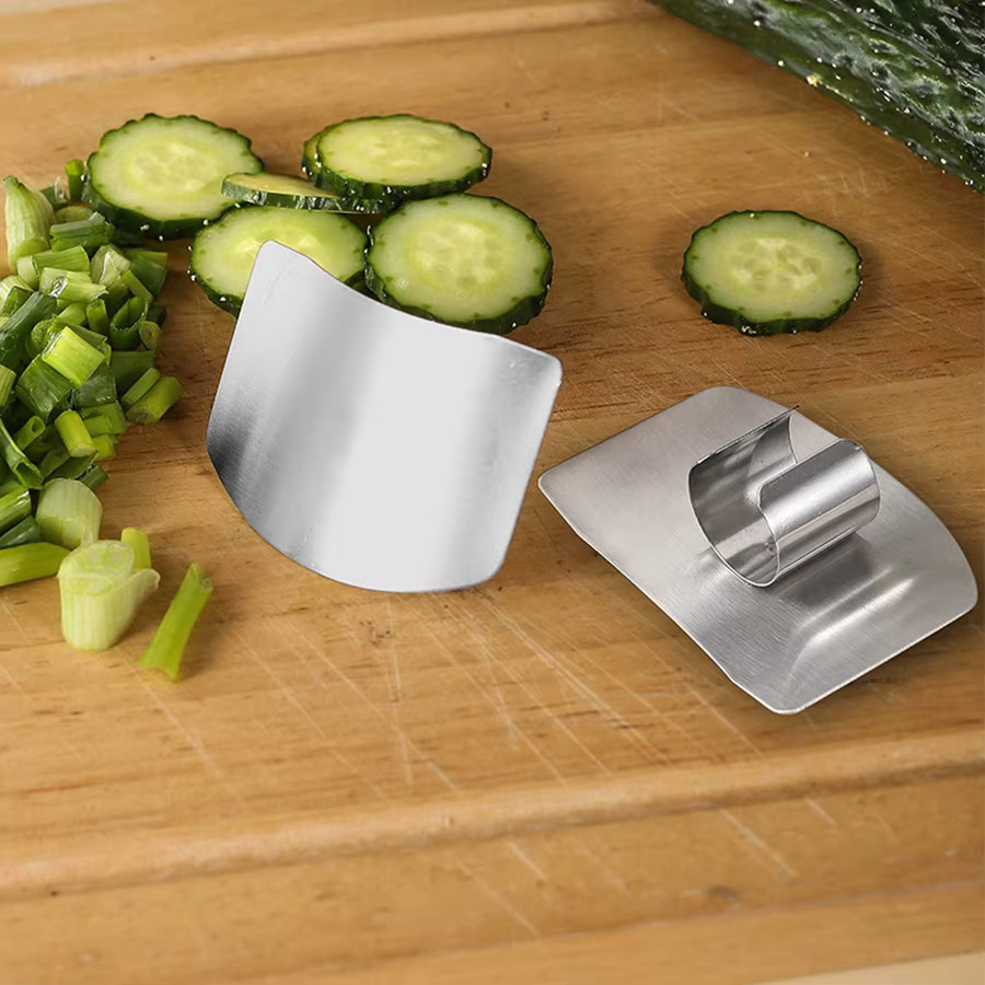 Edelstahl-Fingerschutz in Silber als multifunktionales Küchenwerkzeug zum Schneiden von Fleisch und Gemüse - Bild 5