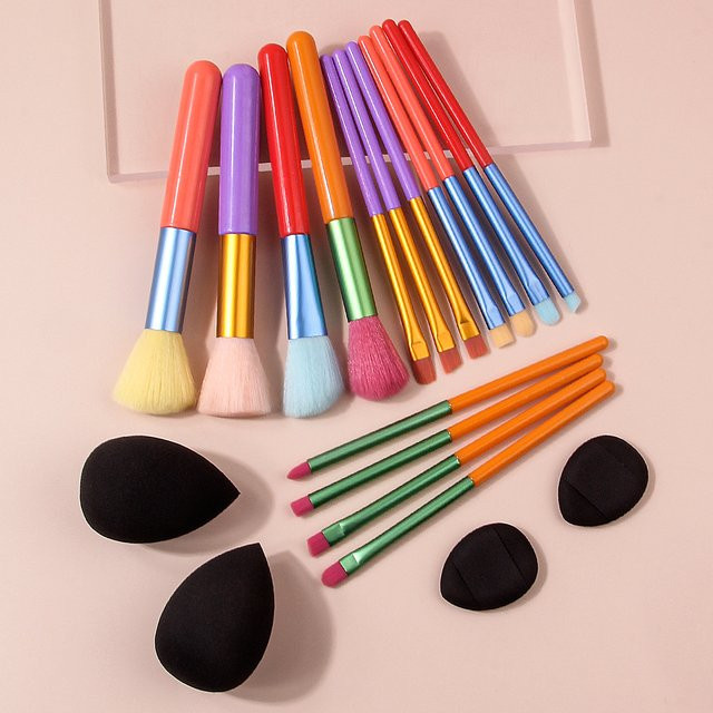 KOSSHOW Make-up-Pinsel-Set mit Puder-Schwämmen, 19-teilig, Unisex - Bild 1