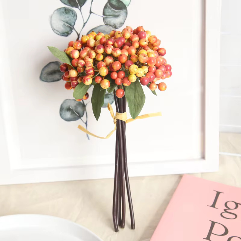 Künstlicher Blumenstrauß mit Beeren von Baffy in Weiß für Weihnachts- und Hochzeitsdekoration - Bild 2