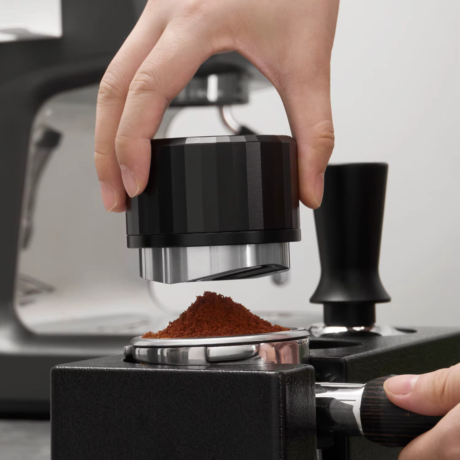 Zirkus Espresso Schwerkraft-Verteiler 58 mm in Schwarz aus Edelstahl mit einstellbarer Tiefe - Bild 3