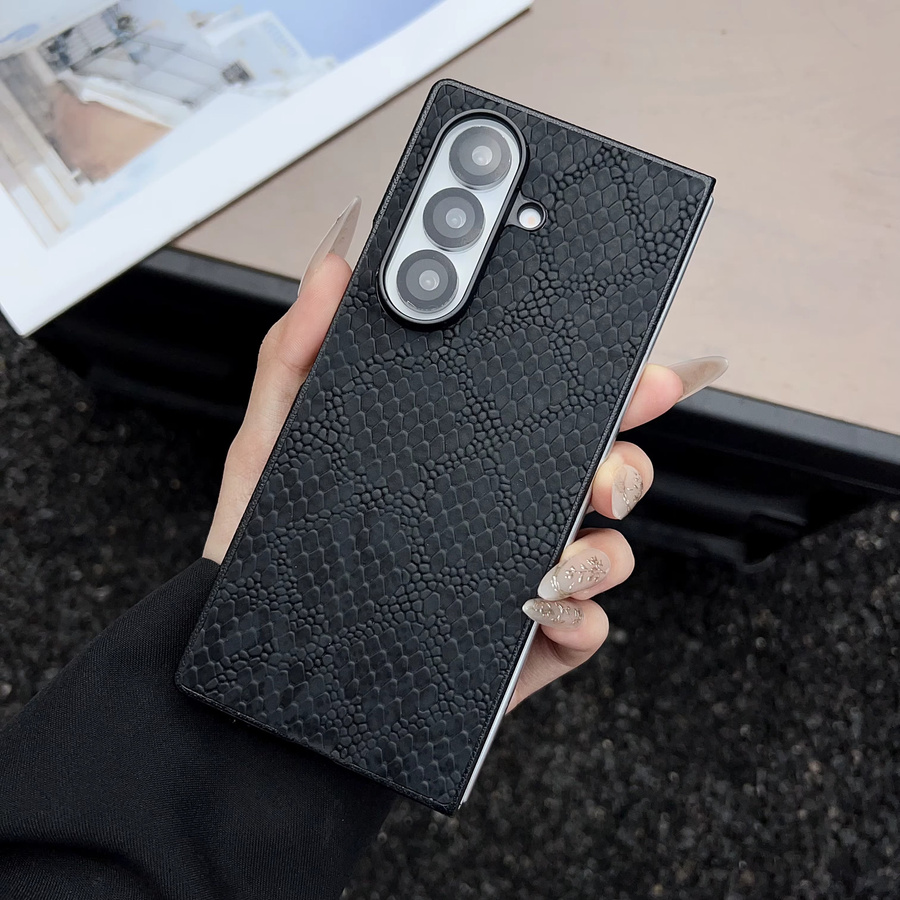 Luxus Business Retro Handyhülle mit 3D Schlangenleder Muster aus PU Leder für Samsung Galaxy Z Fold 4, Z Fold 5, Z Fold 6 und Z Fold 7 mit stoßfester Rückseite - Bild 1