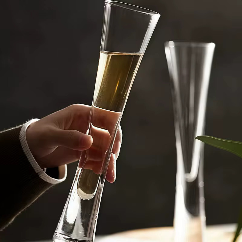 Transparente Champagnerflöten aus Glas für Wein und Cocktails - Bild 2