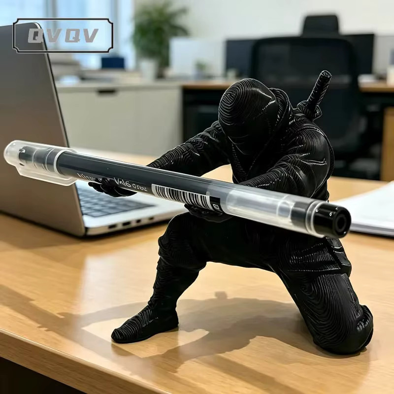 Ninja-Stifthalter aus Kunststoff in Schwarz als 3D-gedruckter Figuren-Schreibtischorganizer und Desktop-Dekoration - Bild 2