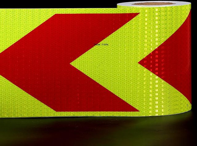 Reflektierendes Warnband in Rot mit Pfeil-Motiv, wasserfeste fluoreszierende Reflexionsfolie, Breite: 20 cm, Länge: 5 m - Bild 1