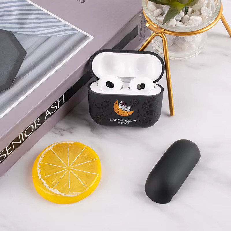 Astronaut Space Moon Soft Case für Apple AirPods Pro 2, 3, 1 und AirPods 4 3 2 1 Schutzhülle mit USB-C Anschluss - Bild 2