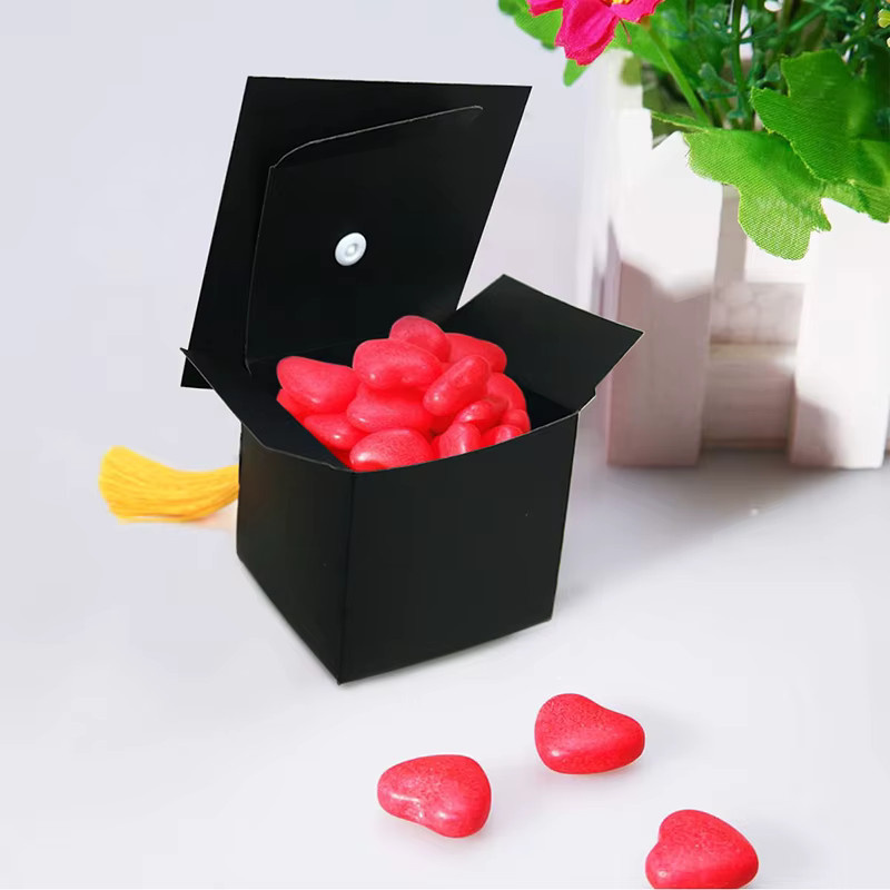 Schwarze Geschenkboxen im Design von Absolventenhüten aus Papier für Abschlussfeiern und Glückwunschpartys - Bild 5