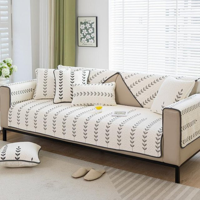 Sofakissenbezug aus Baumwolle mit Blatt-Stickerei und geometrischem Streifenmuster von Household supplies MH, Farbe: Beige/Grau, B/H: 70 x 70 cm - Bild 1