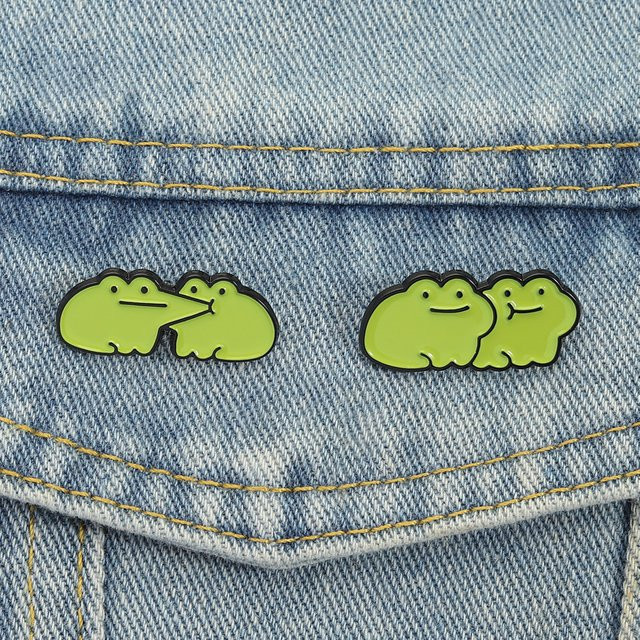 Miss Zoe Brosche Emaille, Cartoon Froggy, Unisex - Bild 1