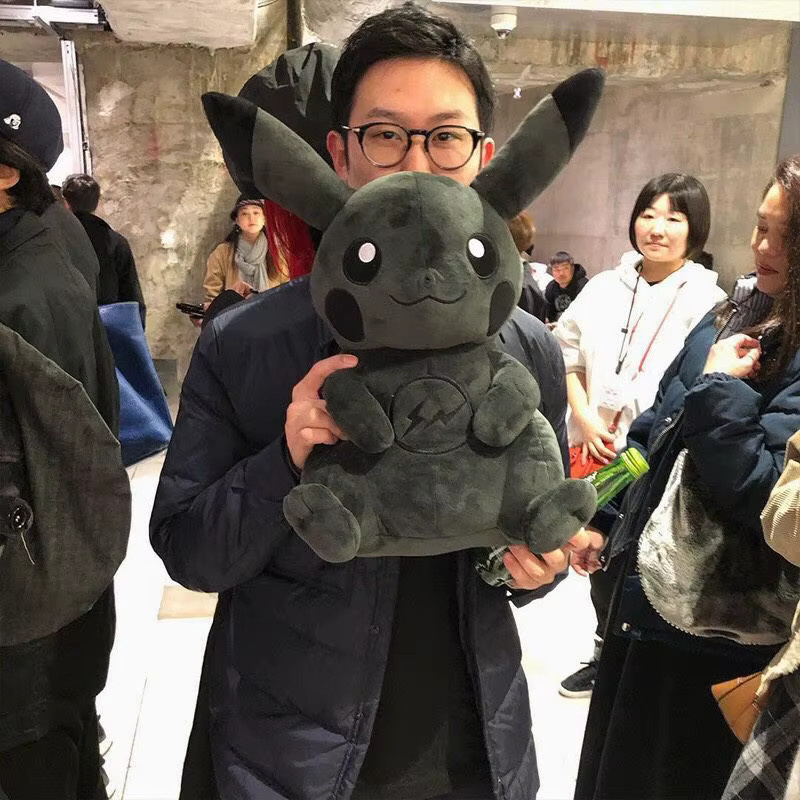 Bandai Pokémon Dark Pikachu Puppe, Schwarz, 30cm - Bild 4