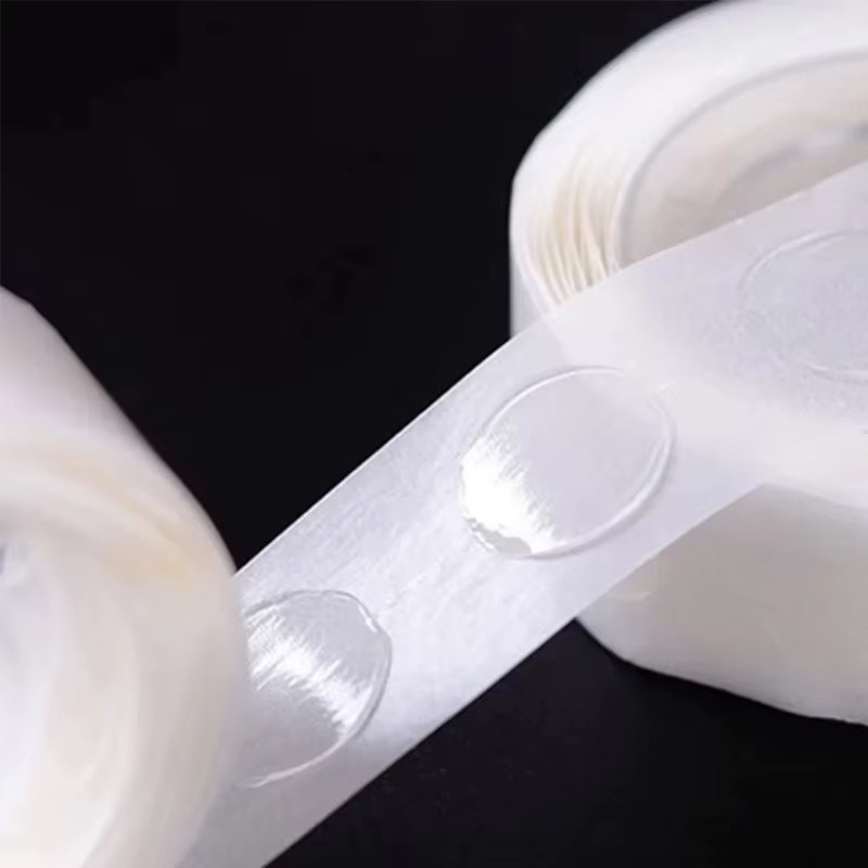 Doppelseitiges Klebeband mit transparenten, abnehmbaren Klebepunkten für DIY-Bastelarbeiten und Dekorationen - Bild 3