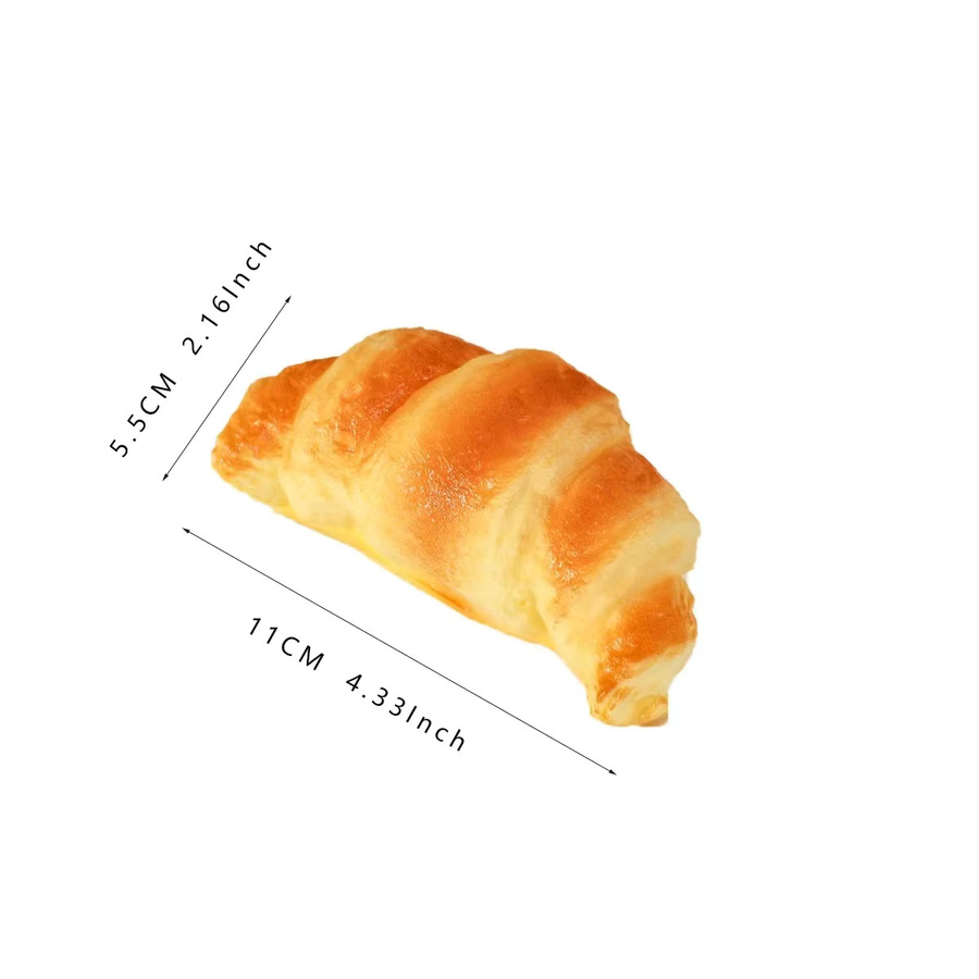 Simuliertes Croissant-Twist-Paket als weiches Kuchenbrot-Imitat in Braun zum Kneifen - Bild 2