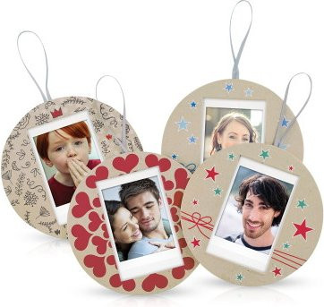 Fujifilm Instax Mini Dekorations-Set mit weihnachtlichen Anhängern in Mehrfarbig, floralem Design und Herzmotiven aus Papier - Bild 1