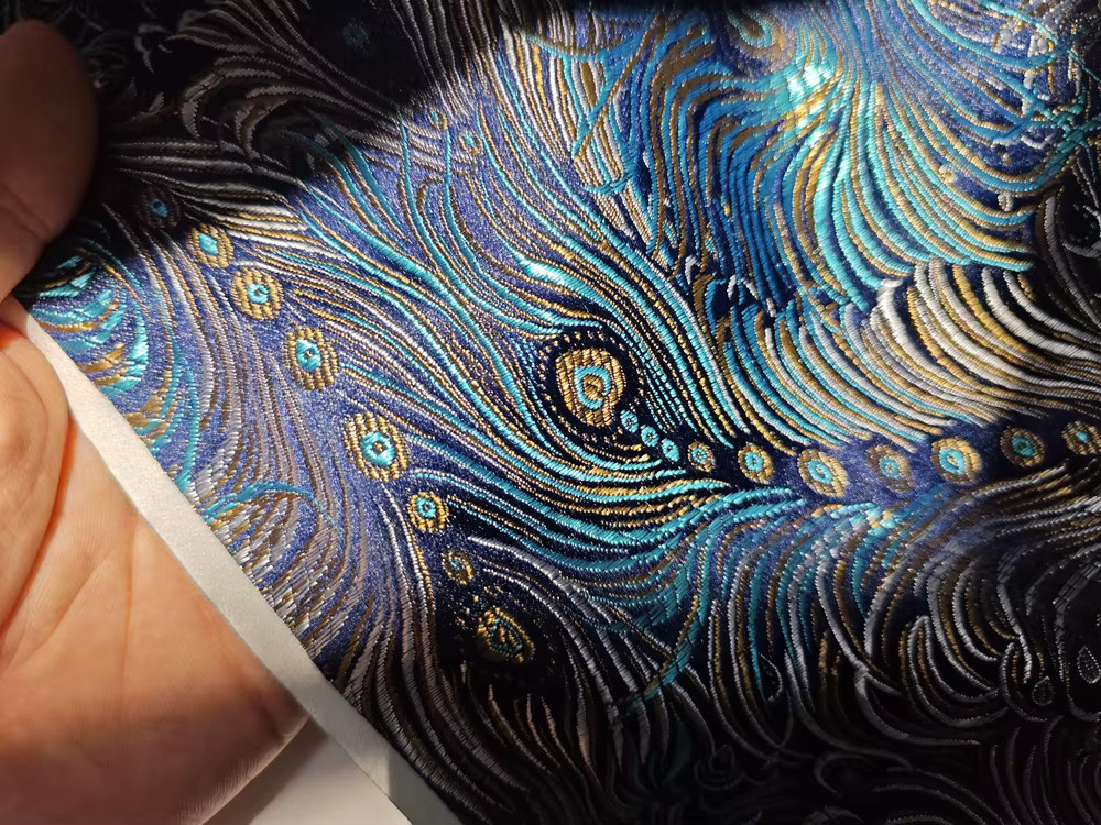 Garngefärbter Brokatstoff aus Viskose mit Pfauenfeder-Design in Multicolour für Qipao, Sari, Jacken oder Kissen - Bild 2