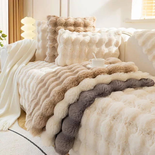 Weiche Plüsch Sofa Abdeckung in Weiß für den Winter - Bild 1