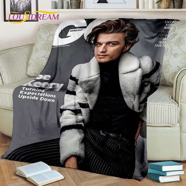 Weiche 3D-Decke mit HD-Druck Motiv Joe Keery, Mehrfarbig, B/B/H: 100 x 150 cm - Bild 1