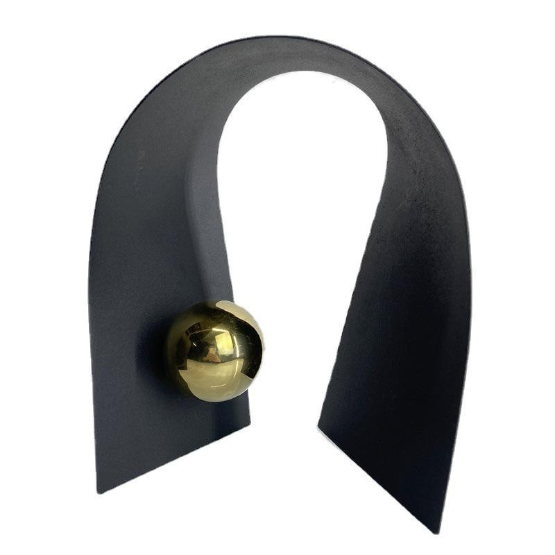 Moderne abstrakte Desktop-Dekoration aus Schmiedeeisen in Schwarz und Gold mit Kugel-Ornament - Bild 3