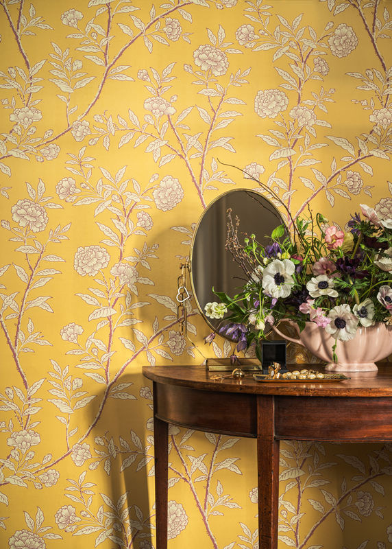 Cole & Son Tapete Roseberry Marigold in Gelb mit floralem Botanical-Design - Bild 2