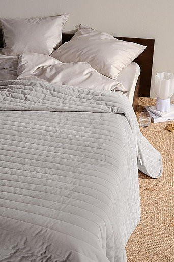 Jotex GURI Tagesdecke aus Samt in Grau, gesteppt und gestreift, Breite: 260 cm - Bild 1