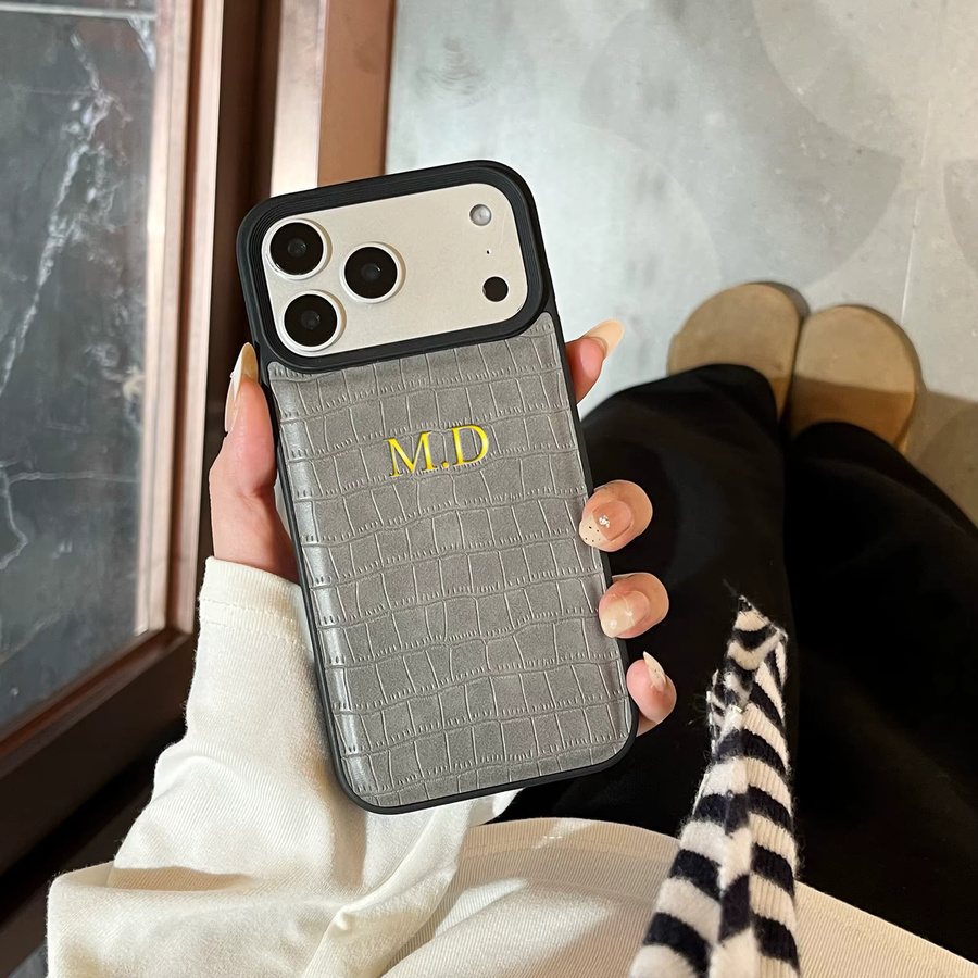 Personalisierte Luxus Handyhülle mit Krokodilmuster aus Kunstleder für iPhone 11 bis 17 Pro Max Plus Air in Gold oder Schwarz mit Folienprägung - Bild 2