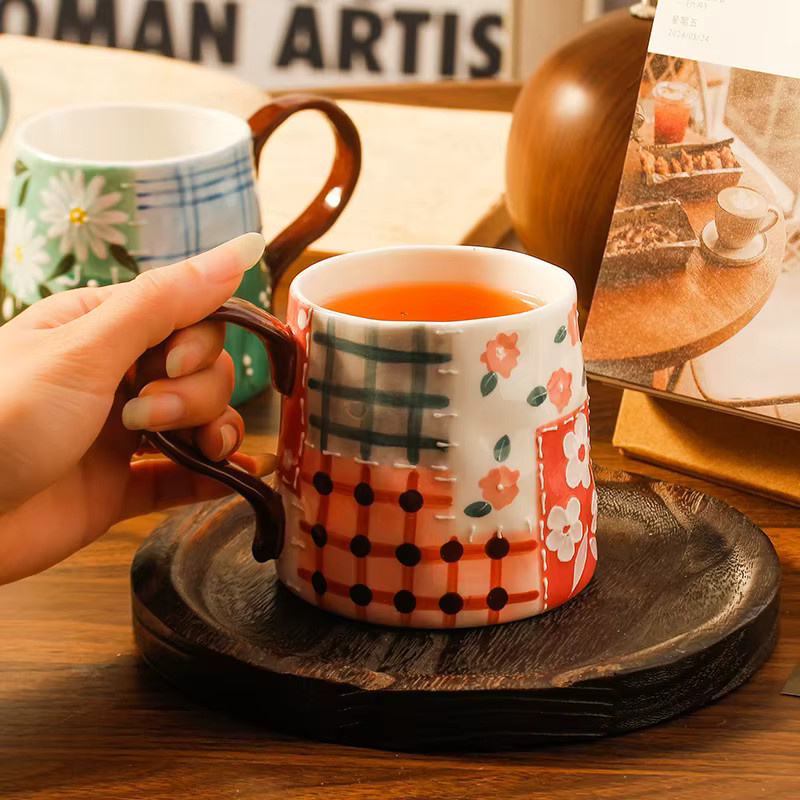JUSTINLAU Handgezeichnete Keramiktasse mit Waldmotiv in Blau und Multicolour mit Textur und Nischendesign - Bild 2