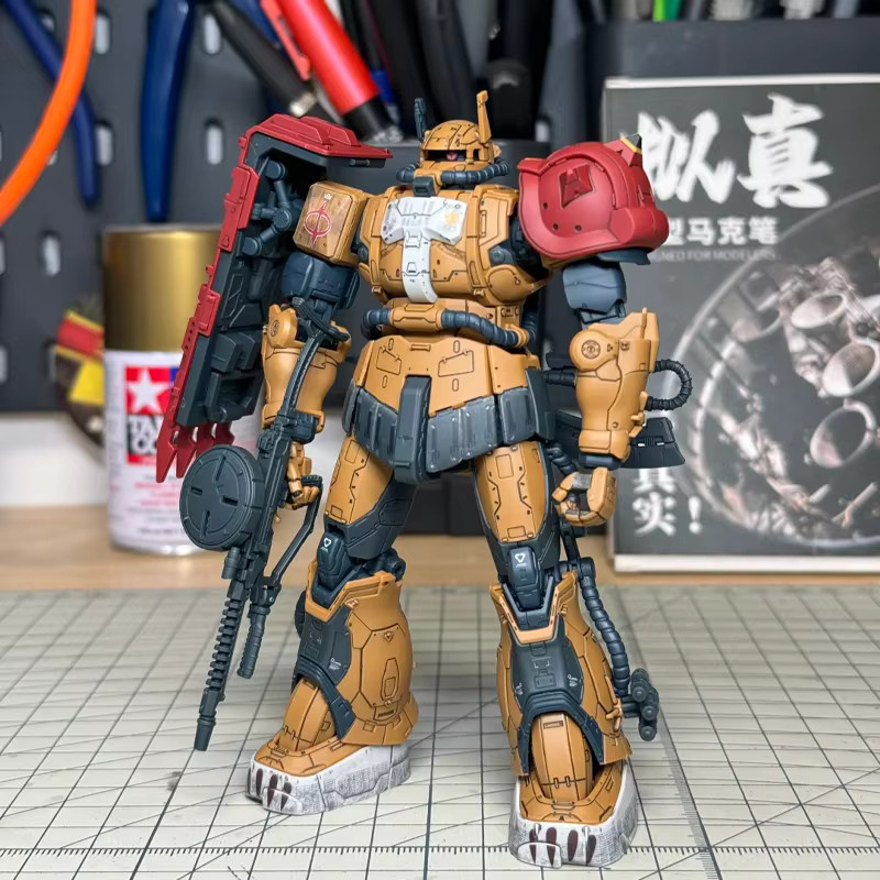 Bandai Gundam HG 1/144 Zaku II F Solari Requiem For Vengeance, Modellbausatz, Actionfigur - Bild 2