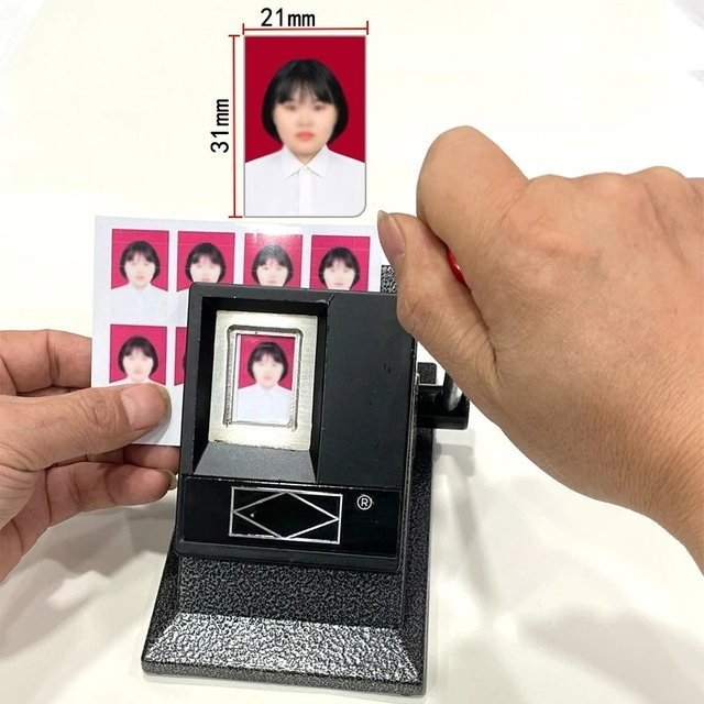 Manueller Guillotine-Fotopapierschneider aus Metall in Schwarz für Papier, Grafiken und Ausweise - Bild 1