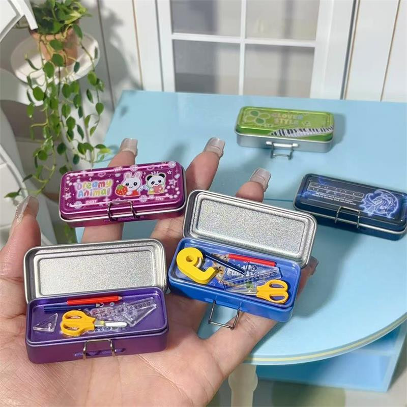 Yiran toy 1 Mini-Puppenhaus Doppelschichtige Federtasche Stift Lineal und Scheren-Set Zubehör - Bild 1