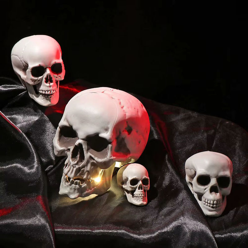 Menschlicher Totenkopf als Skelett-Dekoration für Halloween in Weiß aus Kunststoff - Bild 2
