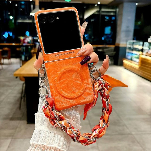 Motorola Razr 60 Ultra, Moto Razr 60, 50 Razr und Razr 60 Schutzhülle mit Samt-Schal-Design und magnetischem Ring in Orange Schimmer - Bild 1