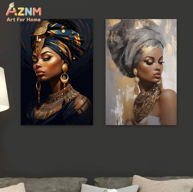 AZNM Luxus-Leinwandkunst Porträt einer afroamerikanischen Frau mit Goldakzenten und Tribal-Kopftuch in Boho-Stil, ungerahmter Leinwanddruck in Gold und Multicolour - Bild 1
