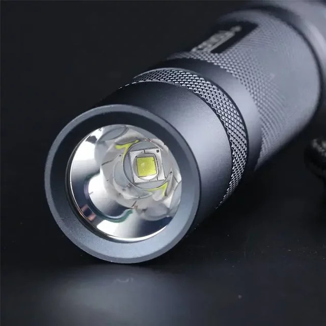 Convoy S2 Plus SST40 LED Taschenlampe in Schwarz mit 1800 Lumen und 18650 Akku für Camping und Angeln - Bild 1