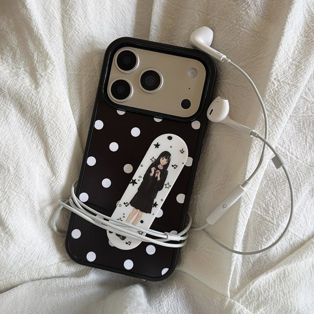 KASONPAI Stoßfeste Handyhülle mit Retro-Polka-Dot-Anime-Mädchen Design für iPhone 14, 15, 16, 17 Pro Max und Air 13 in Schwarz - Bild 1