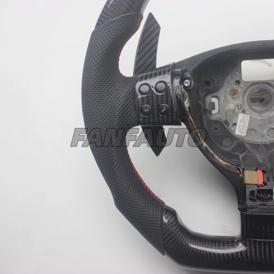 Carbon Lenkrad mit Schaltwippen für Volkswagen Golf 5 Mk5 GTI, Jetta, Bora, R36, R32, EOS und Passat B6 in Schwarz - Bild 2