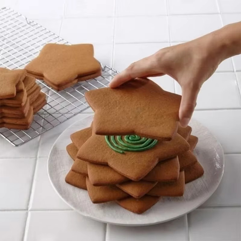 6-teiliges Set Weihnachtliche Ausstechformen für Kekse und Kuchen in Gelb mit 3D-Effekt, Stern und Weihnachtsbaum Motive - Bild 2