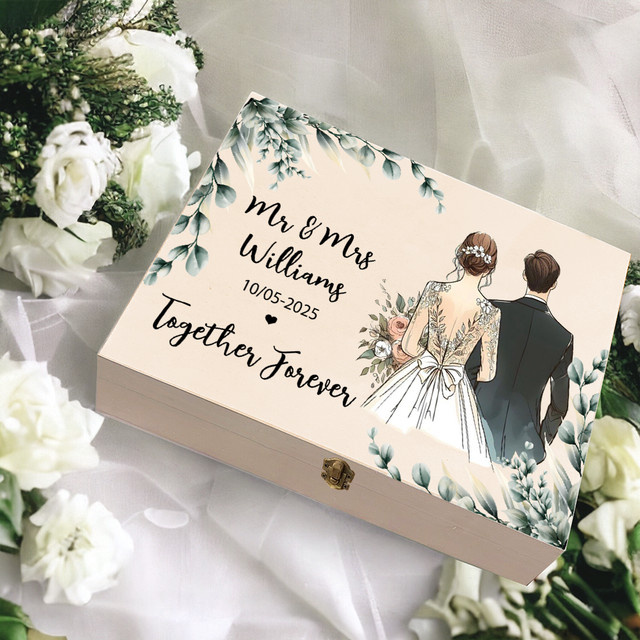 Personalisierte Erinnerungs-Andenkenbox aus Holz in Beige für Hochzeiten und Brautpartys mit Paarnamen im rustikalen Design - Bild 1