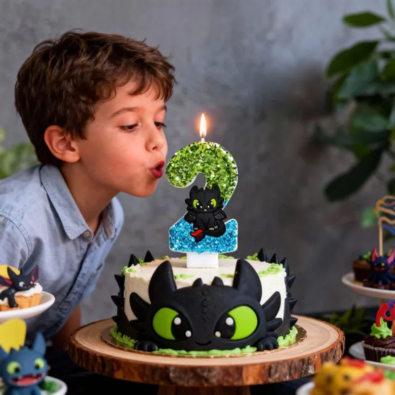 Potdemiel Figurenkerze Drachenzähmen leicht gemacht mehrfarbig als Tortendekoration für Geburtstag und Babyparty - Bild 1