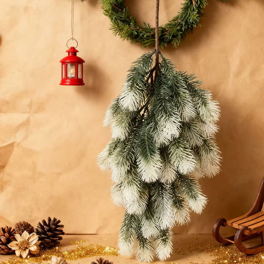 Künstlicher Kiefernnadel-Kranz aus Kunststoff in Grün für Weihnachtsdekoration und Garten-DIY - Bild 2