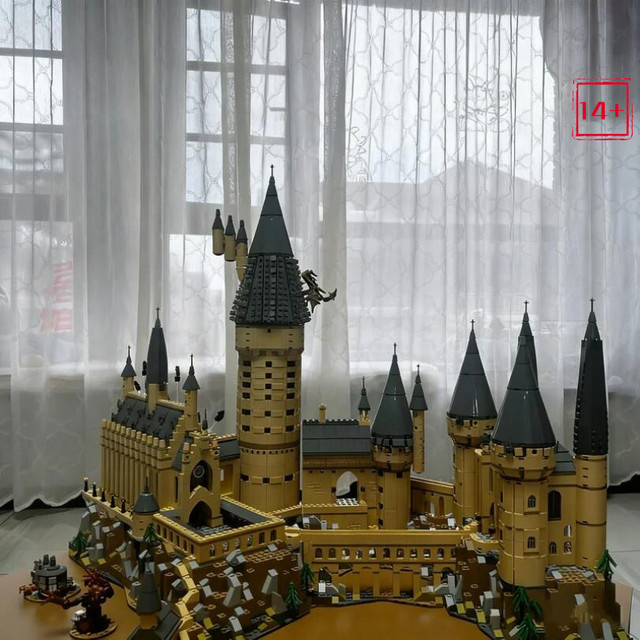 Hot Toys Magisches Schloss, Bausteine Modell, 6020 Teile, ab 14 Jahren - Bild 1