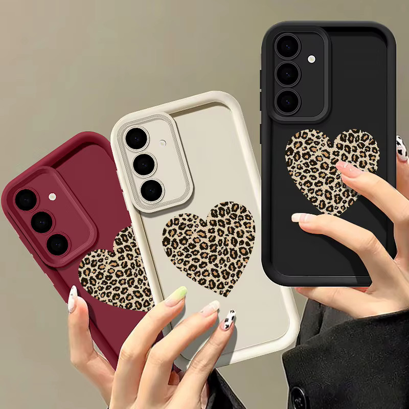 Handyhülle mit Leopardenmuster und Herzen für Samsung Galaxy S25 S24 S23 S22 Ultra FE A56 A55 A37 A36 A26 A17 A16 sowie S26 und S25 Edge in Multicolour und Braun - Bild 1