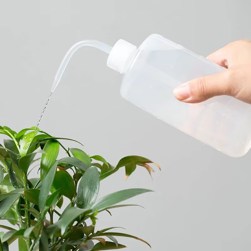 Transparente Kunststoff-Quetschflasche mit gebogener Düse und Waage zur Bewässerung von Sukkulenten und Pflanzen, 250/500 ml - Bild 3