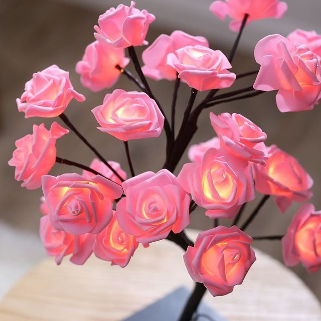 NEWBIRTH Rosenbaum Schreibtischlampe mit 24 LED, künstliche Blumen als Nachtlicht in Pink, USB-betrieben, ideale Dekoration für Schlafzimmer, Hochzeit oder Valentinstag - Bild 1