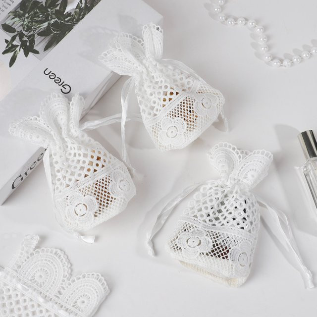 ZQNYCY Weiße Spitzen-Geschenkbeutel mit Kordelzug für Hochzeiten, Geburtstage und Weihnachten - Bild 1