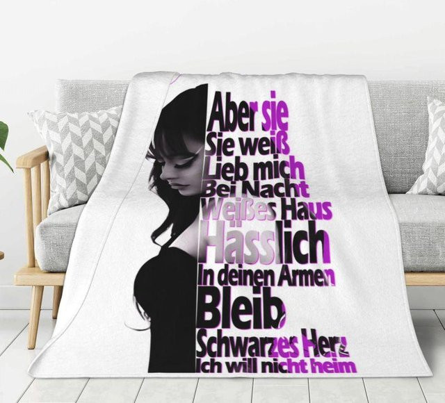 Individuelle Flanell-Kuscheldecke mit Ayliva-Motiv von Helenal, weiße Fleece-Decke für Sofa und Bett, B/B/H: 75 x 100 cm - Bild 1