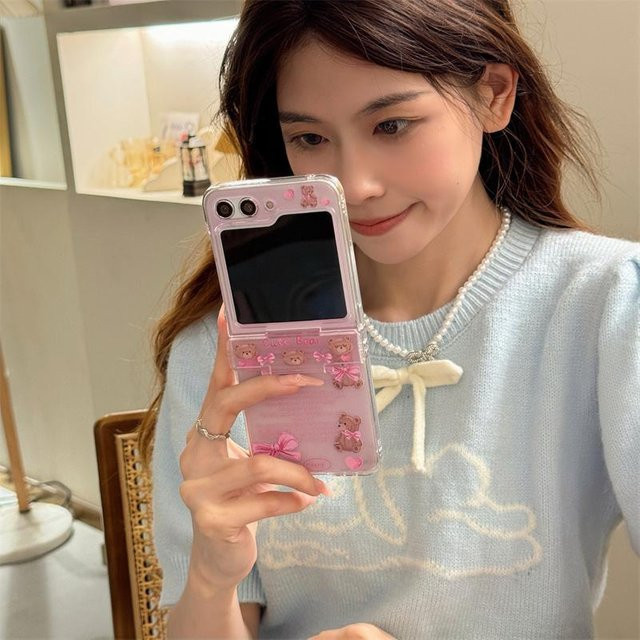 Samsung Galaxy Z Flip 3 4 5 6 Hülle mit Cartoon Bär und Schleife sowie Armband, transparent und stoßfest - Bild 1