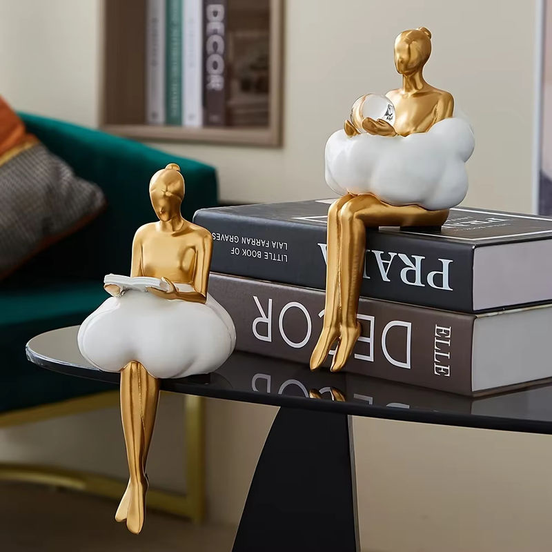 Moderne Wolke Mädchen Skulptur aus Glas und Kunstharz in Gold und Transparent als abstrakte Kunstfigur zur Tischdekoration - Bild 4