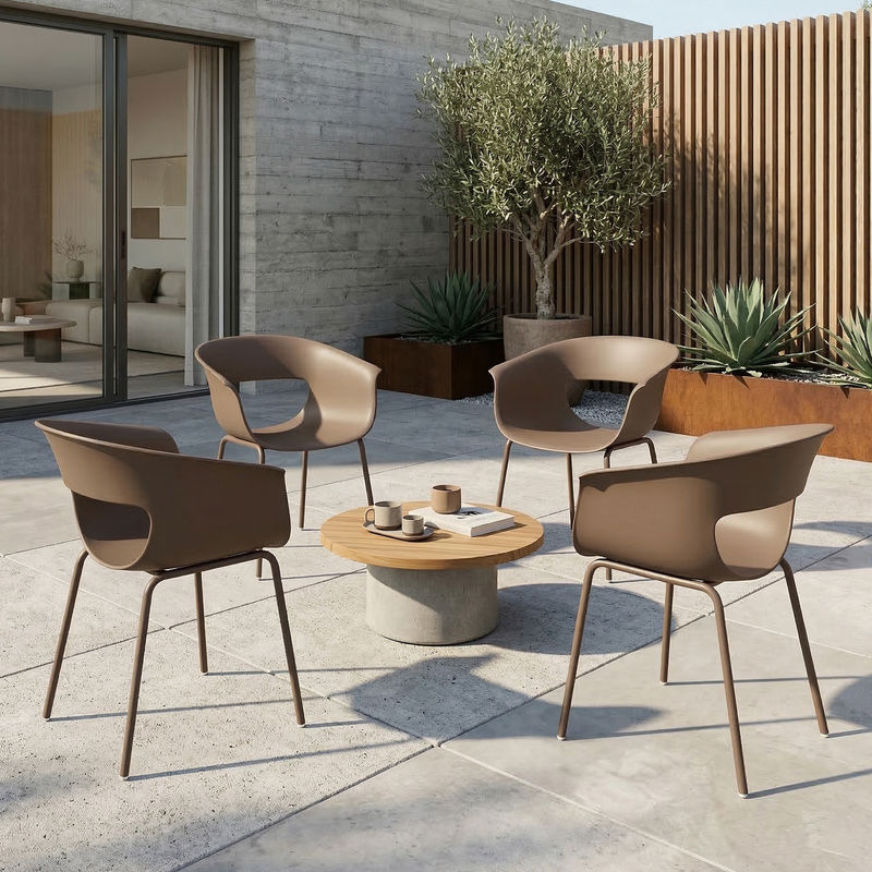 Outsunny 4er Set Gartenstühle in Braun mit Armlehnen, ergonomische Outdoor-Terrassenstühle aus Kunststoff und Metall, wetterfest und UV-beständig - Bild 2