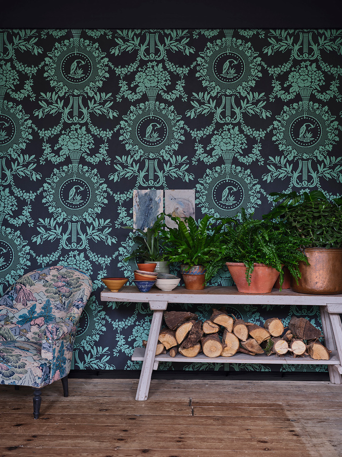 Farrow & Ball Tapete mit floralem Tier-Motiv in Grün und Türkis aus Papier - Bild 1