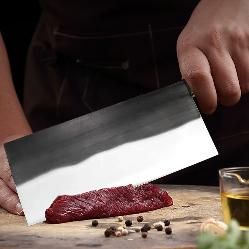 Handgeschmiedetes chinesisches Hackmesser von GuanQi als ultrascharfes Filetiermesser und Kochmesser für Fleisch und Gemüse mit Holzgriff in Silber - Bild 3
